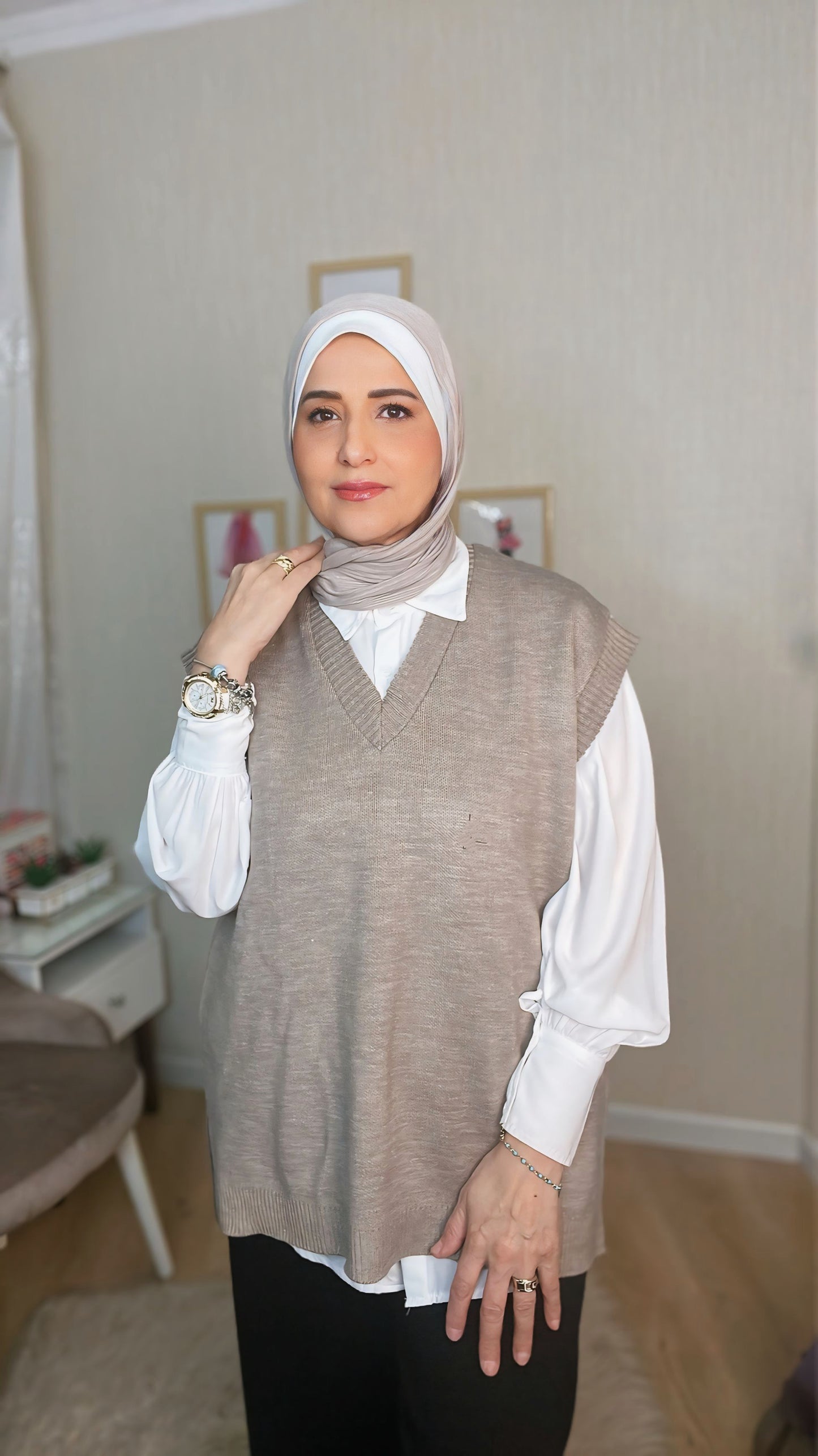 Style: Casual and versatile, suitable for layering